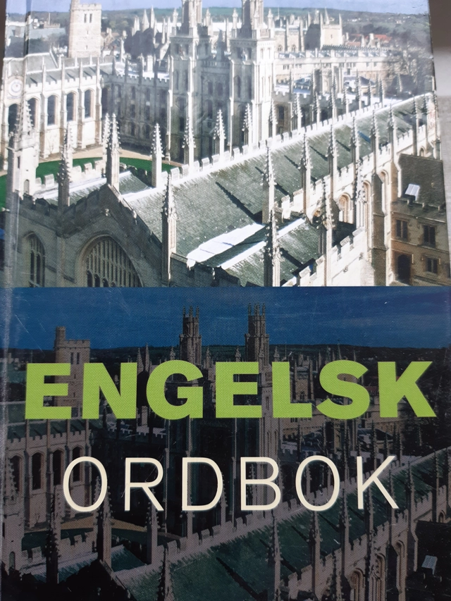 Engelsk ordbok : engelsk-svensk, svensk-engelsk, grammatik :ca 85000 uppslagsord och fraser; 2000