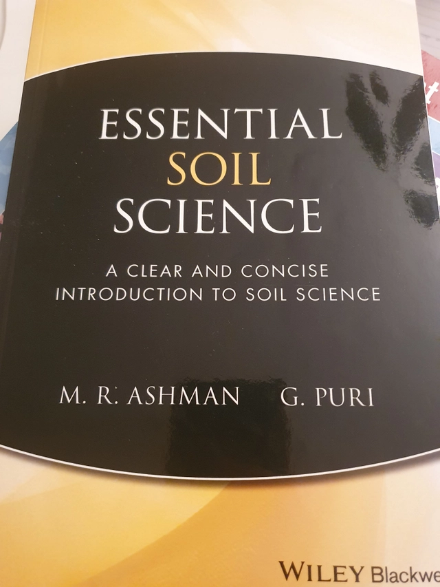 Essential Soil Science: A Clear and Concise Introduction to Soil Science; Mark Ashman, Geeta Puri; 2002
