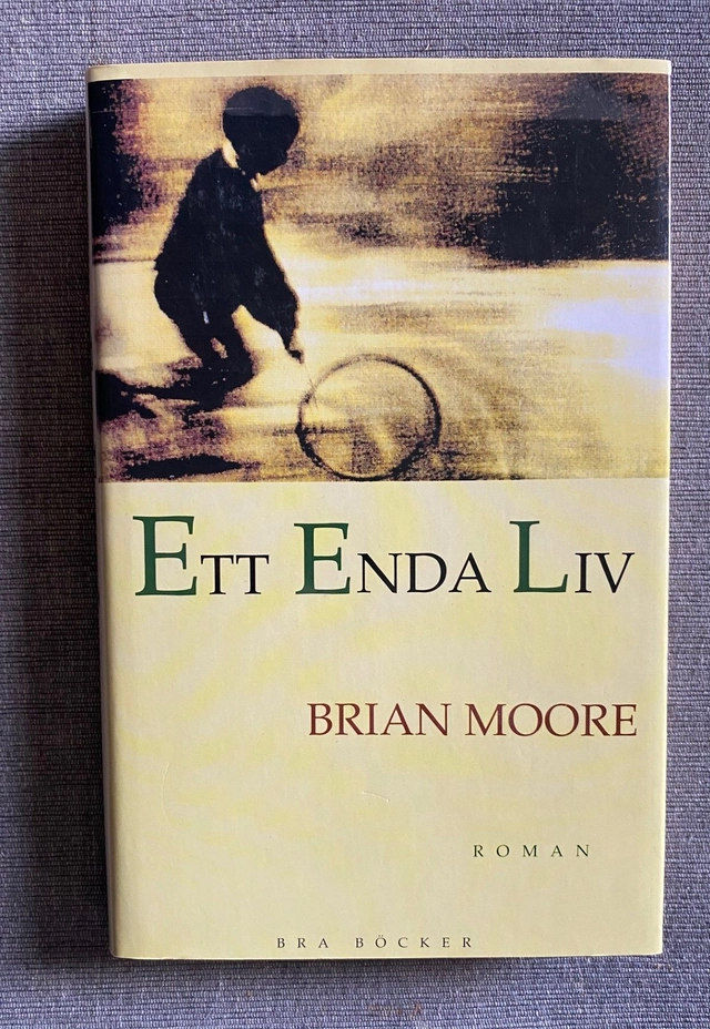 Ett enda liv : [roman]; Brian Moore; 1995