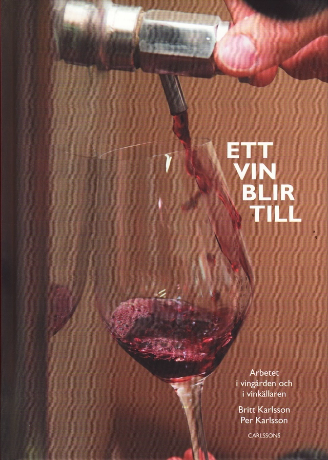 Ett vin blir till : arbetet i vingården och i vinkällaren; Britt Karlsson, Per Karlsson; 2009