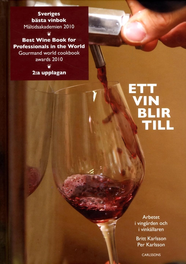 Ett vin blir till : arbetet i vingården och i vinkällaren; Britt Karlsson, Per Karlsson; 2016