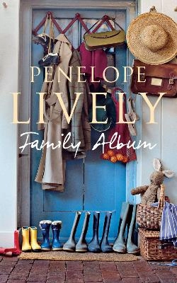 Family album; Penelope Lively; 2009