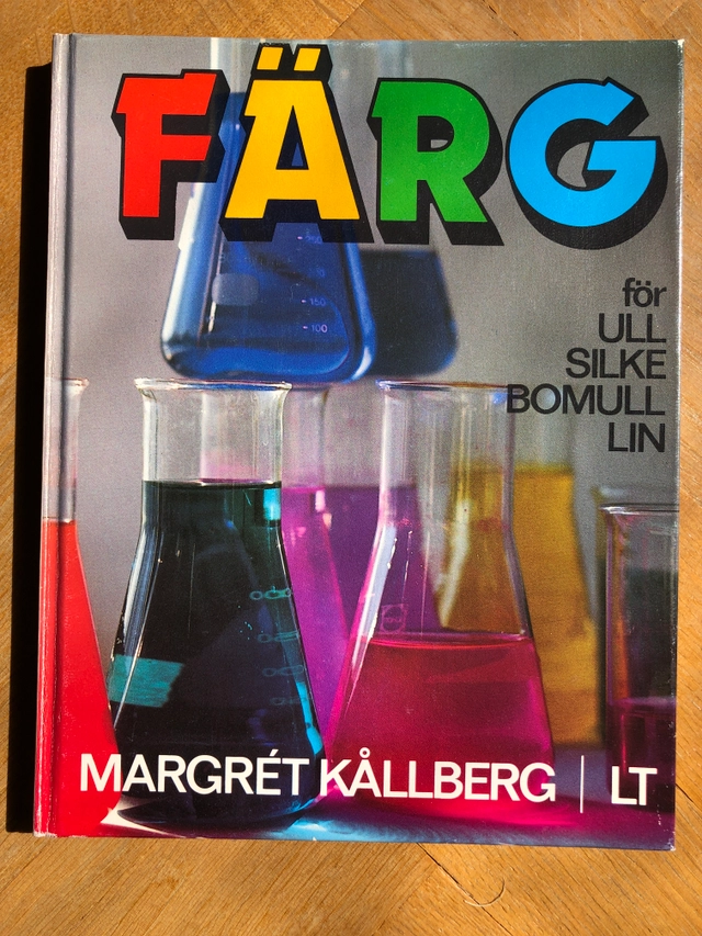Färg : för ull, silke, bomull, lin; Margrét Kållberg; 1987