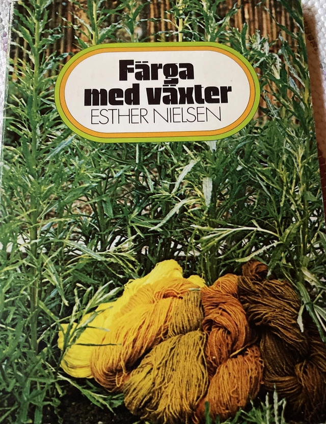 Färga med växter efter gamla metoder; Esther Nielsen; 1973