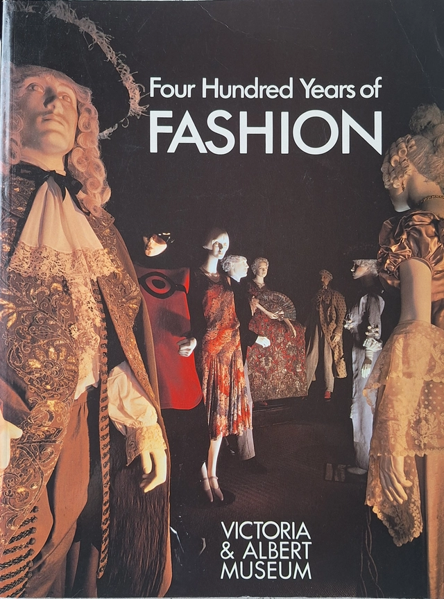 Four hundred years of fashion; Victoria and Albert Museum. Department of Textiles and Dress; 1984