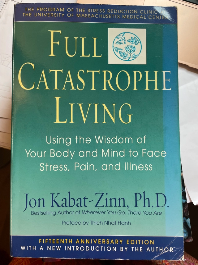 Full catastrophe living : using the wisdom of your body and mind to face stress, pain, and illness; Jon. Kabat-Zinn; 2005
