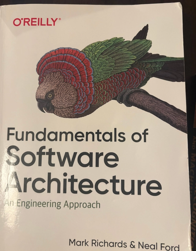 Fundamentals of software architecture : an engineering approach; Mark Richards; 2020