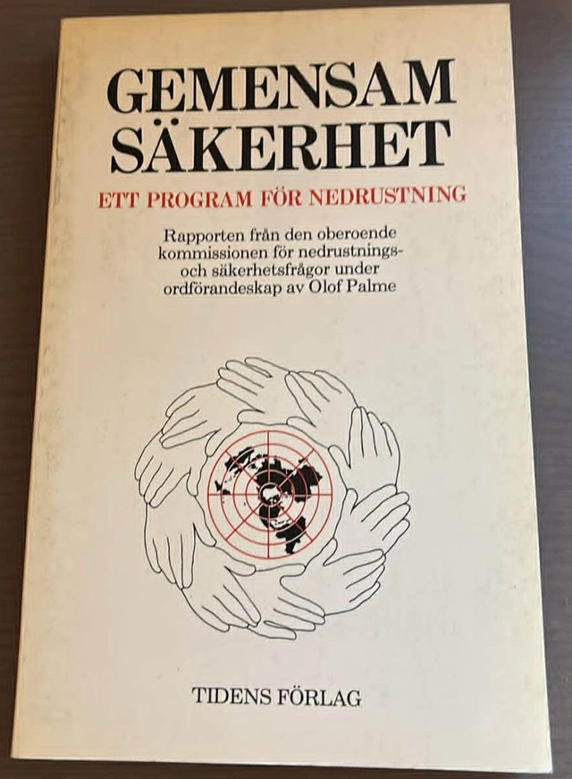 Gemensam säkerhet : ett program för nedrustning : rapporten från Den oberoende kommissionen för nedrustnings- och säkerhetsfrågor [under ordförandeskap av Olof Palme]; Oberoende kommissionen för nedrustnings- och säkerhetsfrågor; 1982