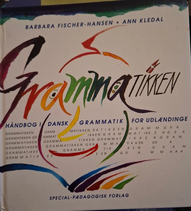 Grammatikken : håndbog i dansk grammatik for udlœndinge; Barbara Fischer-Hansen, Ann Kledal; 2011