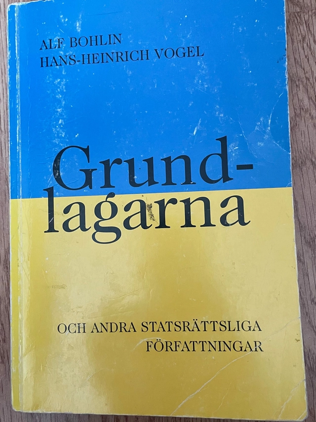 Grundlagarna och andra statsrättsliga författningar; Alf Bohlin; 1995