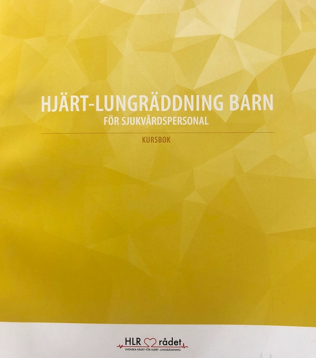 Hjärt-lungräddning vuxen för sjukvårdspersonal : Kursbok; Göran Ahrne, Svenska Rådet För Hjärt-lungräddning; 2021