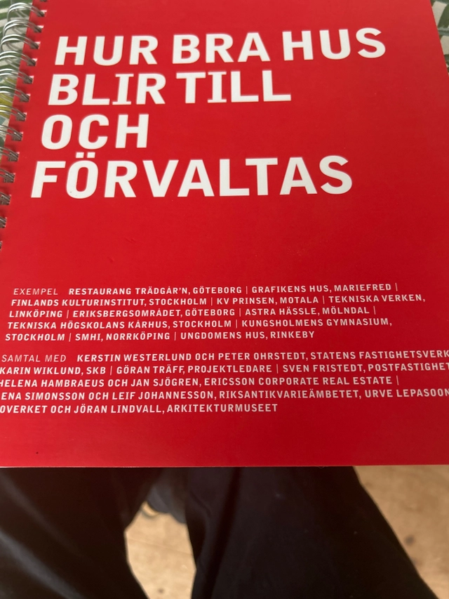 Hur bra hus blir till och förvaltas; Mikael Bergquist, Arkitekturmuseet, Sveriges arkitekturmuseum
(tidigare namn), Sveriges arkitekturmuseum, Statens centrum för arkitektur och design
(senare namn), Statens centrum för arkitektur och design, Riksantikvarieämbetet, Riksantikvarieämbetet och Statens historiska museer, Sverige. Statens fastighetsverk, Sverige. Byggnadsstyrelsen
(tidigare namn), Sverige. Byggnadsstyrelsen, Sverige. Boverket, Sverige. Bostadsstyrelsen
(tidigare namn), Sverige. Bostadsstyrelsen, Sverige. Statens planverk
(tidigare namn), Sverige. Statens planverk; 2000