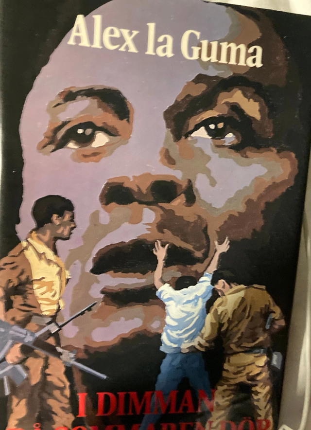 I dimman då sommaren dör; Alex La Guma; 1982