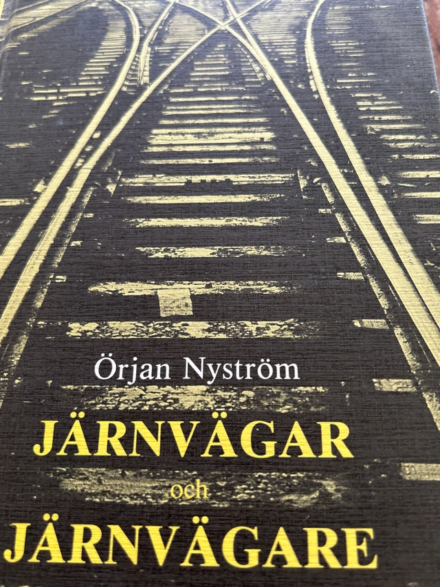 Järnvägar och järnvägare : en bok om järnvägens historia, om framtid - men mest om arbetet på Göteborgs godsbangårdar från 30-tal till 70-tal; Örjan Nyström; 1991