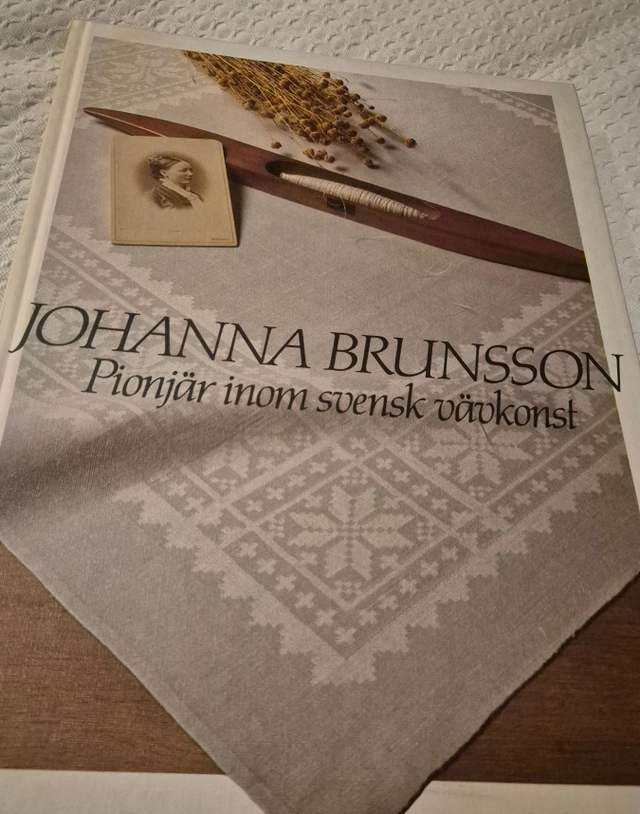 Johanna Brunsson : pionjär inom svensk vävkonst; Kristina Rosell-Åström, Gustaf Werner AB; 1982