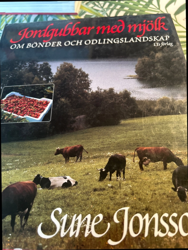 Jordgubbar med mjölk : om bönder och odlingslandskap; Sune Jonsson; 1994