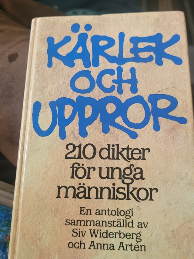 Kärlek och uppror : 210 dikter för unga människor : en antologi; Siv Widerberg, Yvonne Berg, Anna Artén; 1993