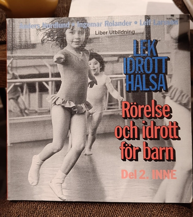 Lek, idrott, hälsa : rörelse och idrott för barn. · 2 · Inne; Anders Nordlund; 1994