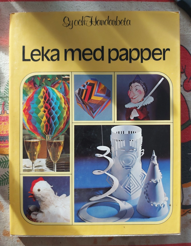 Leka med papper; June Jackson; 1981