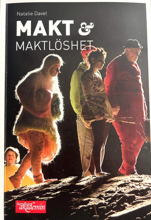 Makt & maktlöshet : aspekter och tendenser inom den moderna svenska barnteatern; Natalie Davet; 2011