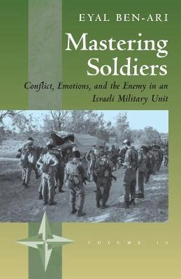 Mastering soldiers : conflict, emotions, and the enemy in an Israeli military unit; Eval Ben-Ari; 1998