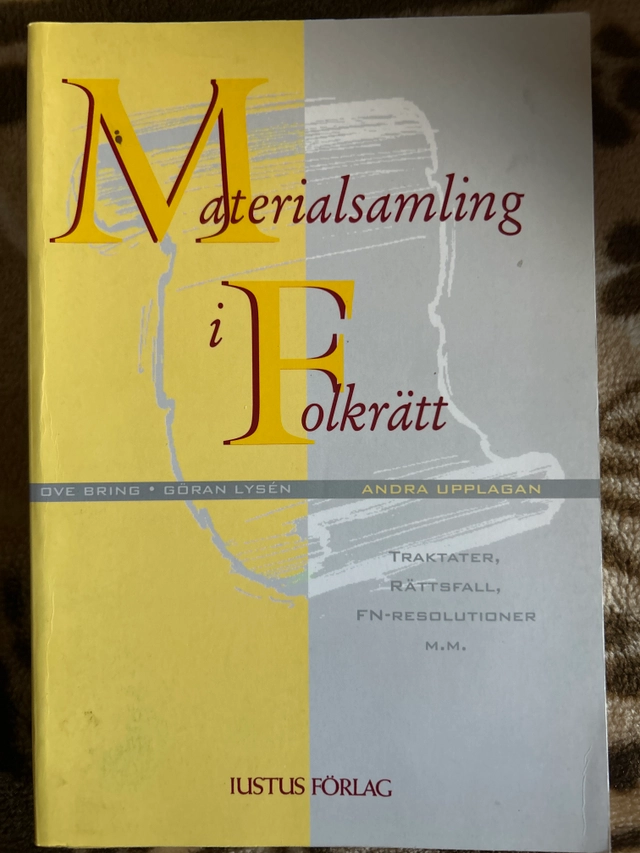 Materialsamling i folkrätt : [traktater, rättsfall, FN-resolutioner m.m.]; Ove Bring; 1996
