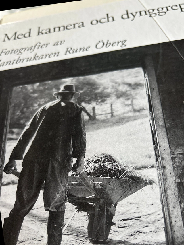 Med kamera och dynggrep : fotografier; Rune Öberg; 1994