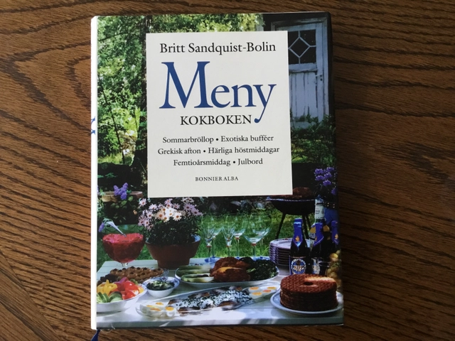 Menykokboken : sommarbröllop, exotiska bufféer, grekisk afton, härliga höstmiddagar, femtioårsmiddag, julbord; Britt Sandquist-Bolin; 1995