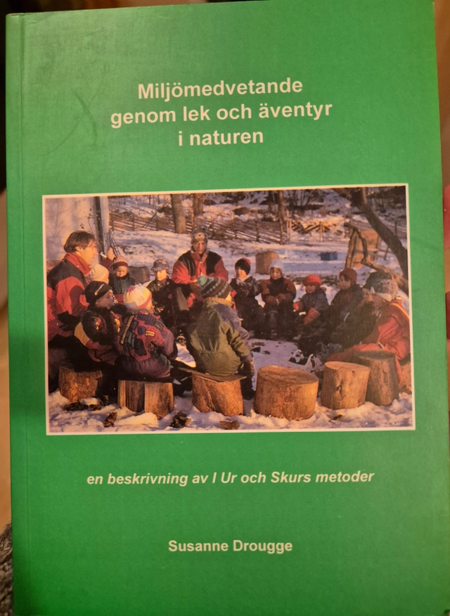 Miljömedvetande genom lek och äventyr i naturen : en beskrivning av I ur och skurs metoder; Susanne Drougge; 1996