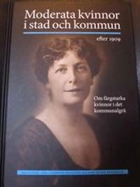 Moderata kvinnor i stad och kommun efter 1909 : om färgstarka kvinnor i det kommunalgrå; Ann-Cathrine Haglund, Ann-Marie Petersson; 2009