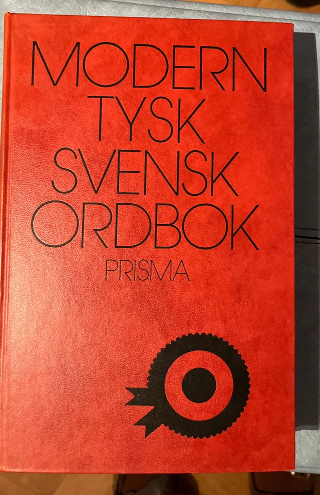 Modern tysk-svensk ordbok : Modernes deutsch-schwedisches Wörterbuch; Britta Dancy, Peder Hällgren, Josef Huber, Eva Gomer; 1984