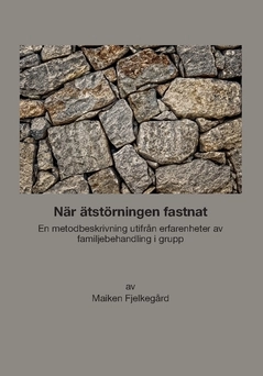 När ätstörningen fastnat : en metodbeskrivning utifrån erfarenheter av familjebehandling i grupp; Maiken Fjelkegård; 2019