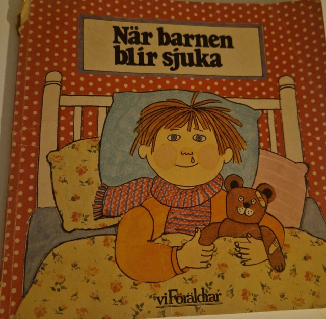 När barnen blir sjuka : en hjälp och vägledning för trötta och oroliga föräldrar till sjuka barn; Karin von Schenck; 1979