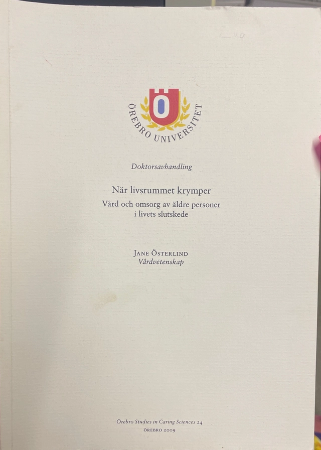 När livsrummet krymper : vård och omsorg av äldre personer i livets slutskede; Jane Österlind; 2009