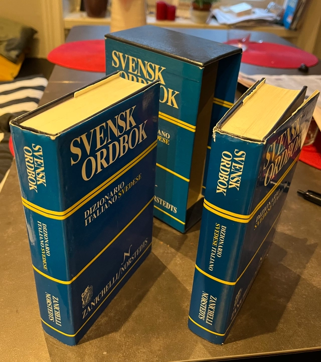 Norstedts svensk-italienska ordbok : 51.000 ord och fraser; Tomaso Tomba, Britt-Marie Dehn; 1994