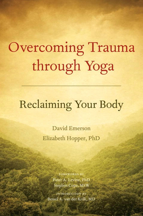 Overcoming trauma through yoga; David Emerson, Elizabeth Phd Hopper; 2011