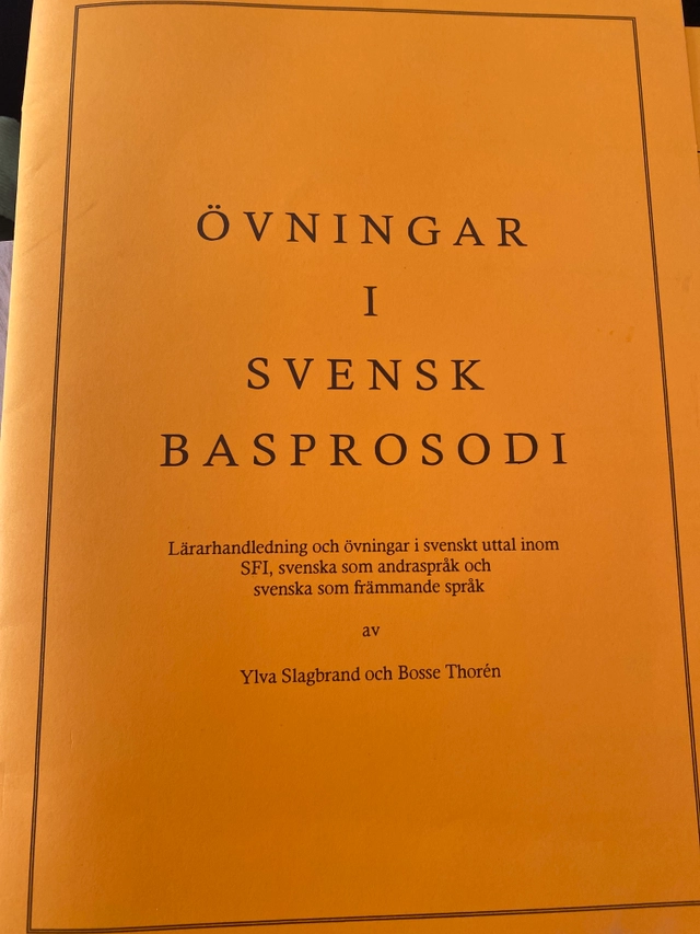 Övningar i svensk basprosodi : lärarhandledning och övningar i svenskt uttal inom SFI, svenska som andraspråk och svenska som främmande språk; Ylva Slagbrand; 1997
