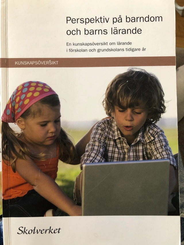 Perspektiv på barndom och barns lärande : en kunskapsöversikt om lärande i förskolan och grundskolans tidigare år; Sverige. Skolverket, Sverige. Skolöverstyrelsen
(tidigare namn), Sverige. Skolöverstyrelsen, Sverige. Myndigheten för skolutveckling; 2010