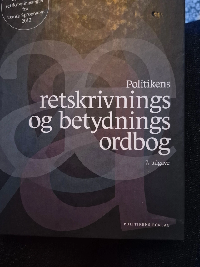 Politikens retskrivnings- og betydningsordbog; Erik Høvring; 2013