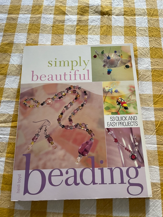 Simple beautiful beading 53 quick and easy projects; Heidi Boyd; 2004