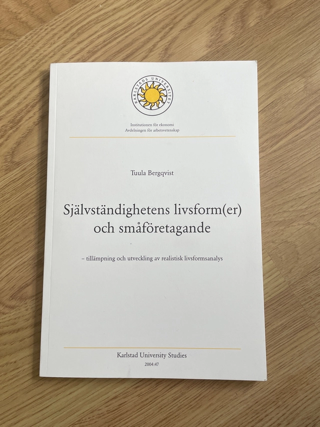 Självständighetens livsform(er) och småföretagande : tillämpning och utveckling av realistisk livsformsanalys; Tuula Bergqvist; 2004