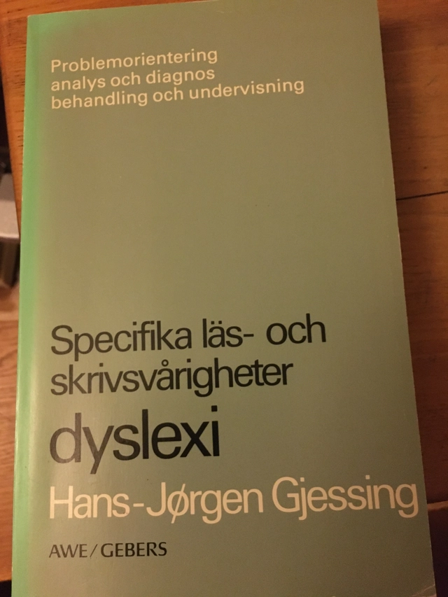 Specifika läs- och skrivsvårigheter - dyslexi : problemorientering, analys och diagnos, behandling och undervisning; Hans-Jørgen Gjessing; 1978