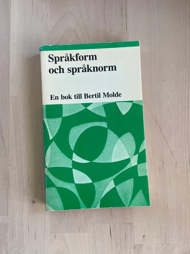 Språkform och språknorm : en bok till Bertil Molde på 60-årsdagen den 16 september 1979; Bertil Molde, Svenska akademien, Svenska språknämnden, Nämnden för svensk språkvård
(tidigare namn), Nämnden för svensk språkvård, Språkrådet
(senare namn), Språkrådet; 1979