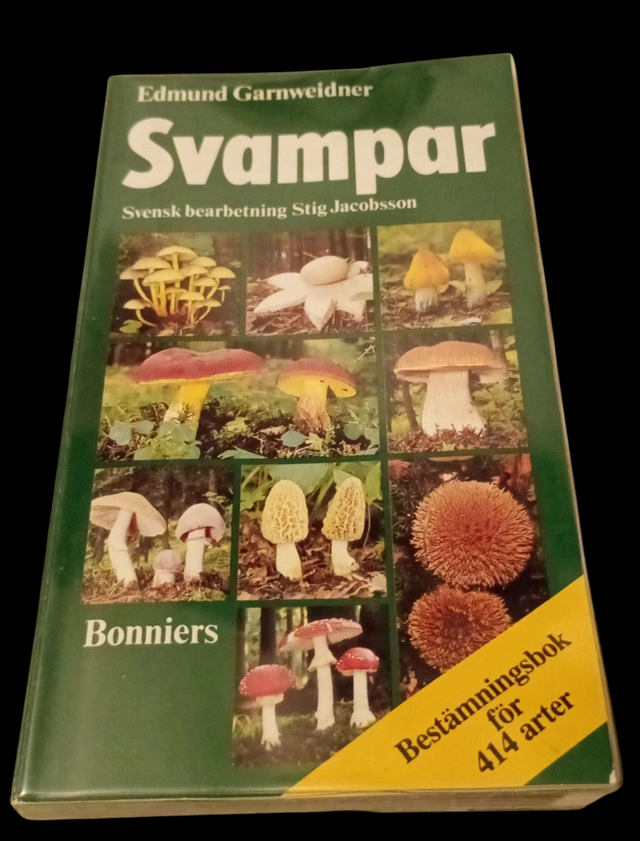 Svampar : bestämningsbok för 414 arter; Edmund Garnweidner; 1994