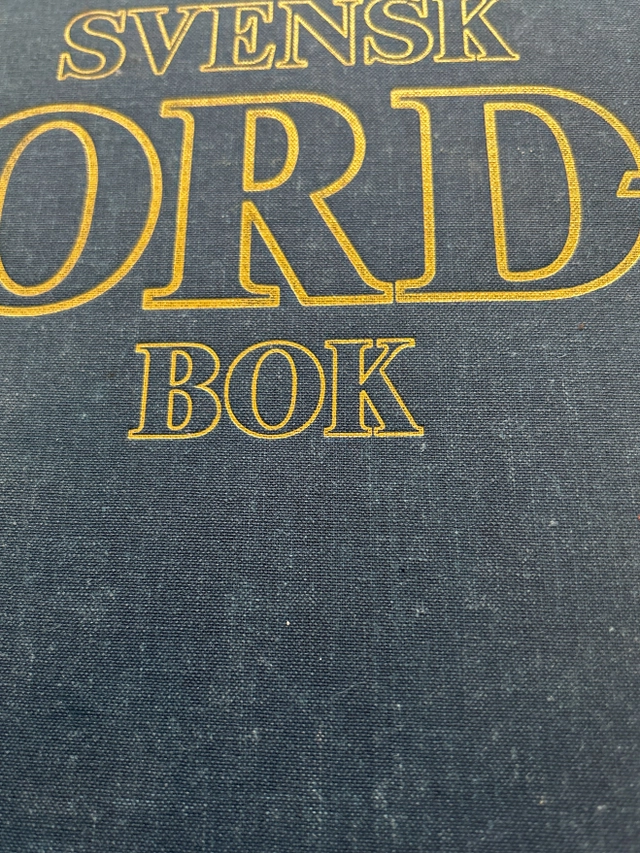 Svensk ordbok : [ordens betydelse och användning] : [mer än 100.000 ord och fraser]; Åsa Abelin, Sture Allén; 1986
