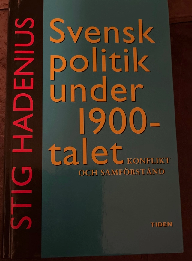 Svensk politik under 1900-talet : konflikt och samförstånd; Stig Hadenius; 1995