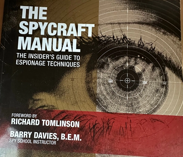 The Spycraft Manual; Barry Davies; 2005