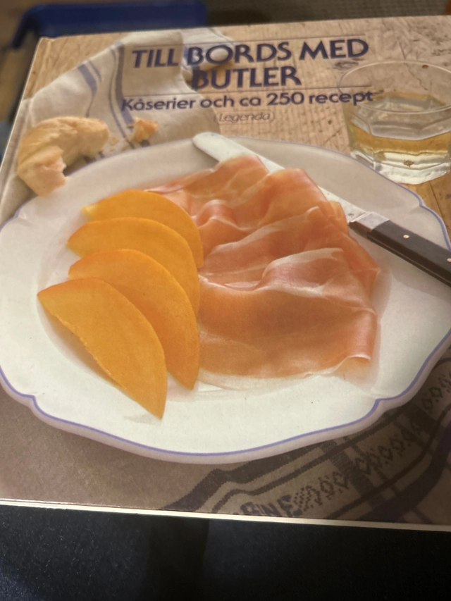 Till bords med Butler : kåserier och ca 250 recept; Carl Butler; 1984