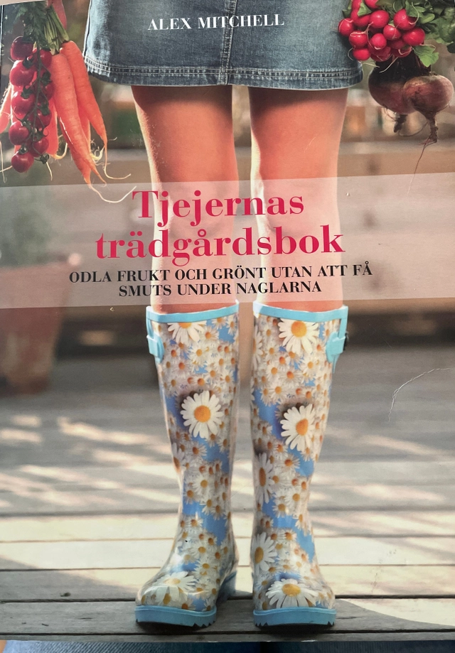 Tjejernas trädgårdsbok : odla frukt och grönt utan att få smuts under naglarna; Alex Mitchell; 2010
