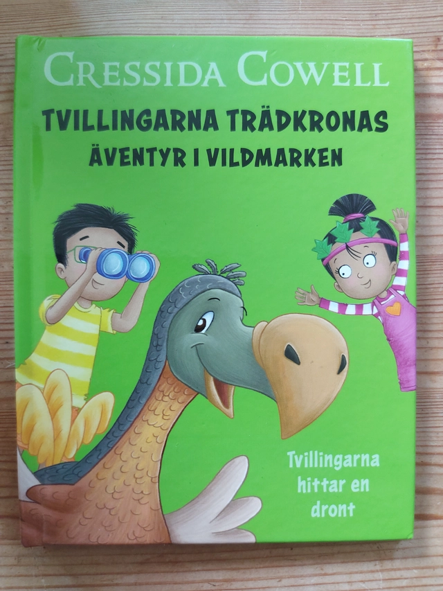 Tvillingarna Trädkronas äventyr i vildmarken; Cressida Cowell; 2020